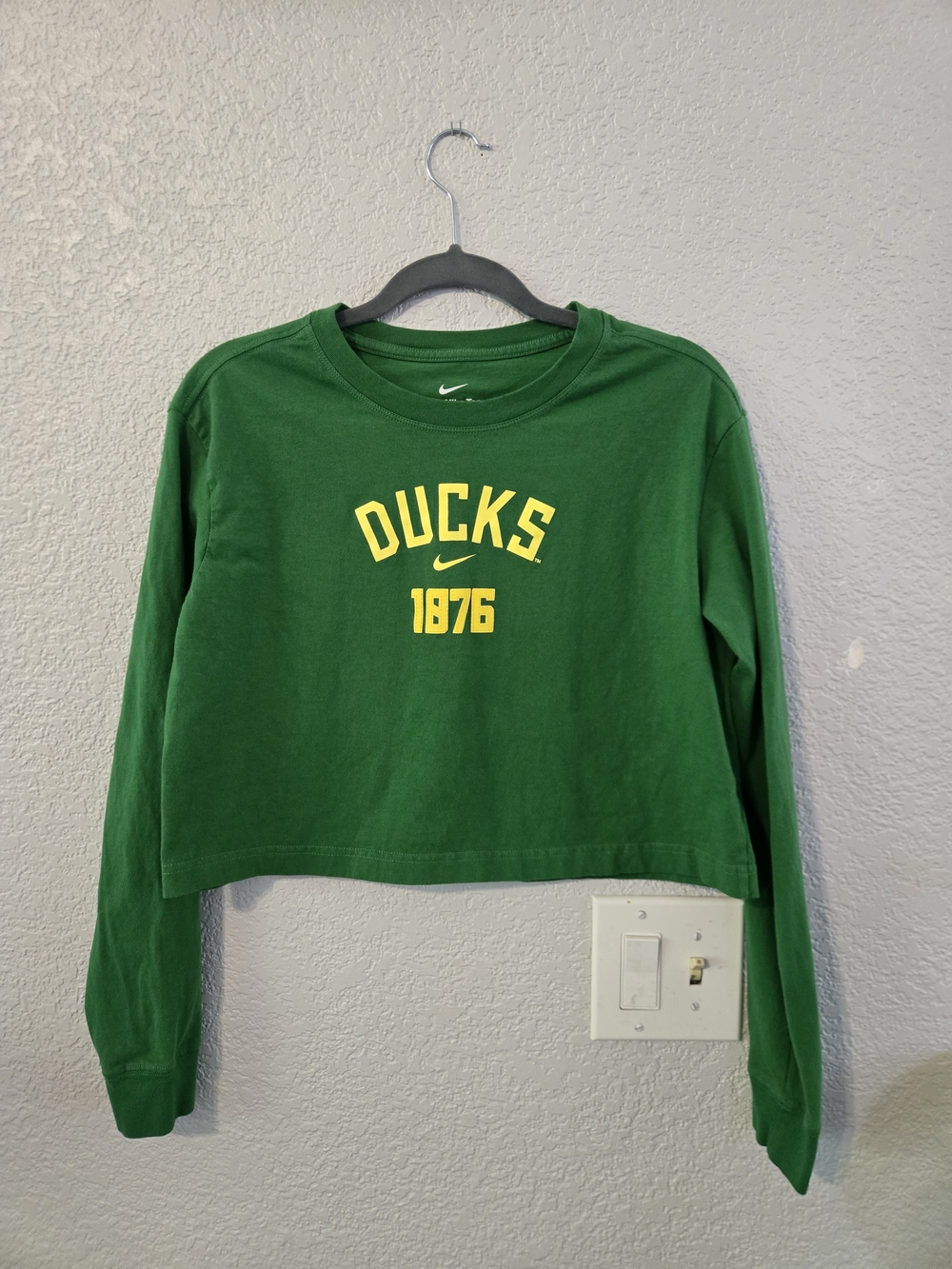 Nike Women's Green Ducks 1876 Long-Sleeve Crop Top